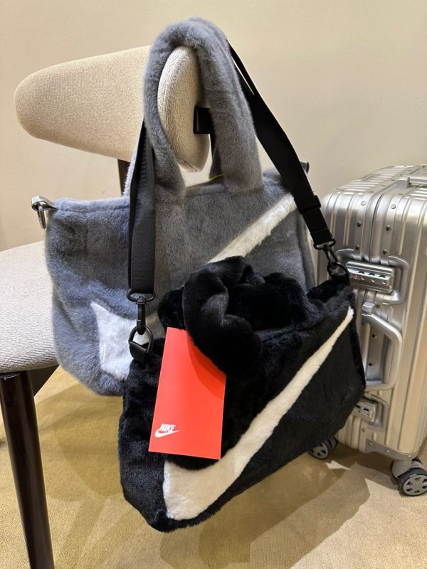 NIKE HAND BAG